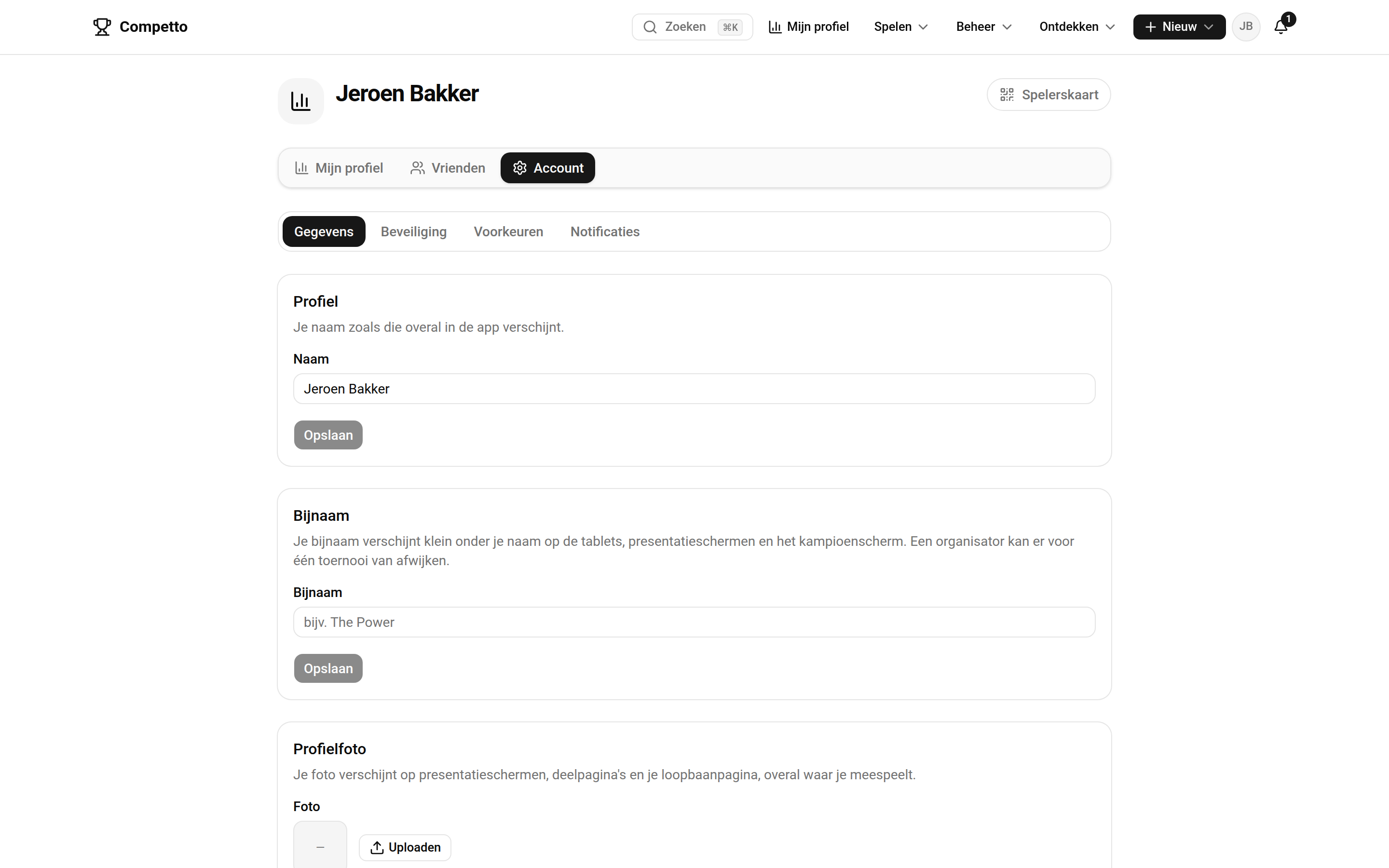 De pagina Account met de tabbladen Gegevens, Beveiliging, Voorkeuren en Notificaties, met daarop je naam, profielfoto en de kaart Statistieken met de schakelaars voor openbaar tonen en vindbaar op naam.